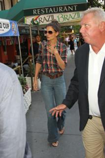 Katie Holmes feet photo thumbnail