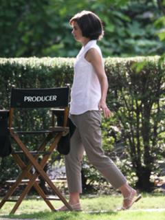 Katie Holmes feet photo thumbnail