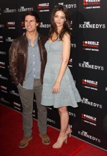 Katie Holmes feet photo thumbnail