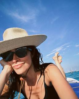 Abigail Spencer feet photo thumbnail