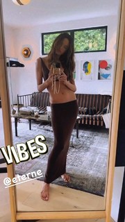Alessandra Ambrosio feet photo thumbnail