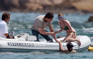 Avril Lavigne feet photo thumbnail