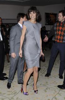 Katie Holmes feet photo thumbnail