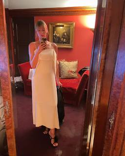 Federica Pellegrini feet photo thumbnail