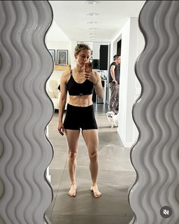 Iliza Shlesinger feet photo 4