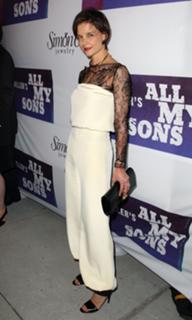 Katie Holmes feet photo thumbnail