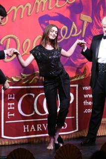 Anne Hathaway feet photo thumbnail
