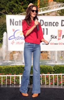 Katie Holmes feet photo thumbnail