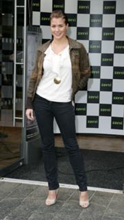 Gemma Atkinson feet photo thumbnail