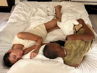 Selena Gomez feet photo thumbnail