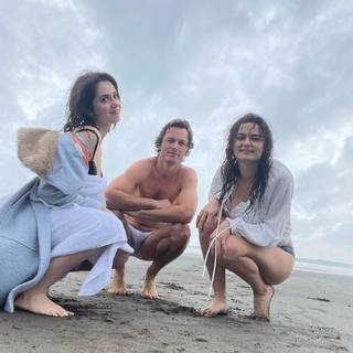 Laura Marano feet photo thumbnail