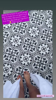 Angela Kinsey feet photo thumbnail