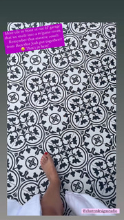 Angela Kinsey feet photo thumbnail