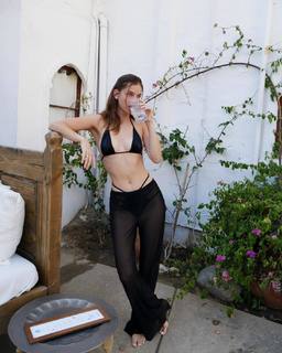 Barbara Palvin feet photo thumbnail