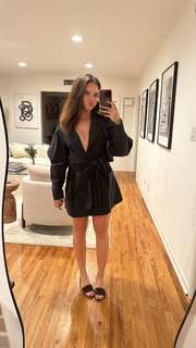 Natalie Noel Mariduena feet photo thumbnail