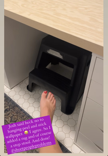 Angela Kinsey feet photo thumbnail