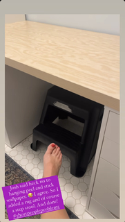 Angela Kinsey feet photo thumbnail