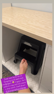Angela Kinsey feet photo thumbnail