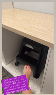 Angela Kinsey feet photo thumbnail