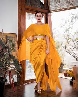 Dia Mirza feet photo thumbnail