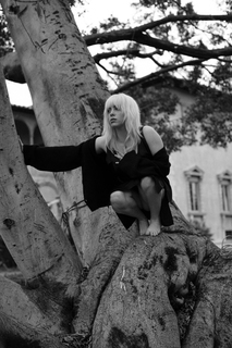Billie Eilish feet photo thumbnail