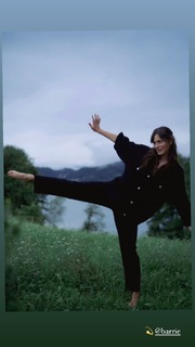 Phoebe Tonkin feet photo thumbnail