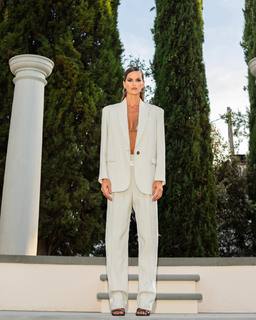 Izabel Goulart feet photo thumbnail