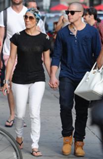 Jennifer Lopez feet photo thumbnail