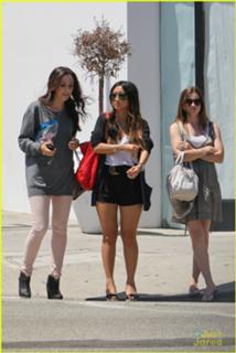 Brenda Song feet photo thumbnail