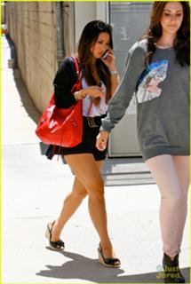 Brenda Song feet photo thumbnail