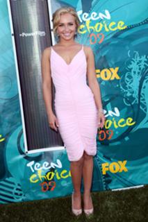 Hayden Panettiere feet photo thumbnail