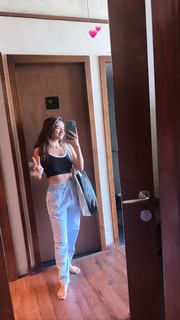 Anushka Sen feet photo thumbnail