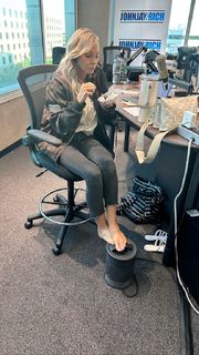 Kyle Unfug feet photo thumbnail