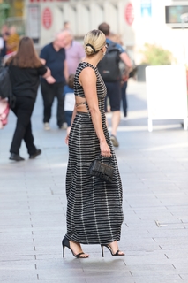 Ashley Roberts feet photo thumbnail