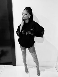Halle Bailey feet photo thumbnail