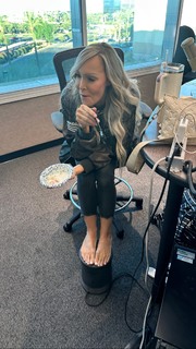 Kyle Unfug feet photo thumbnail
