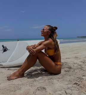 Anna Lewandowska feet photo thumbnail