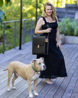 Alicia Silverstone feet photo thumbnail