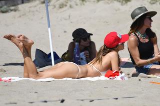 Alessandra Ambrosio feet photo thumbnail
