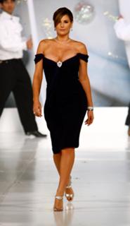 Daisy Fuentes feet photo thumbnail