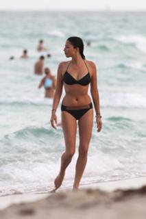 Jessica Gomes feet photo thumbnail