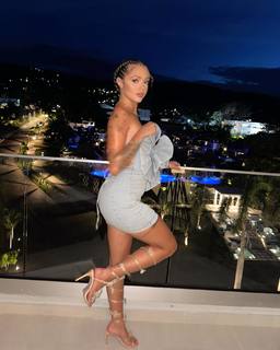 Victoria Waldrip feet photo thumbnail