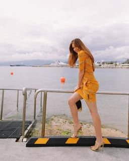 Marina Ruy Barbosa feet photo thumbnail