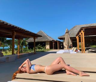 Marina Ruy Barbosa feet photo thumbnail