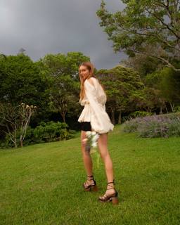 Marina Ruy Barbosa feet photo thumbnail