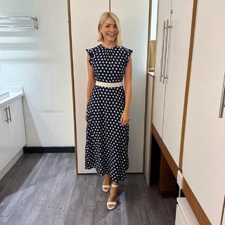 Holly Willoughby feet photo thumbnail