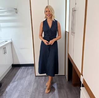 Holly Willoughby feet photo thumbnail