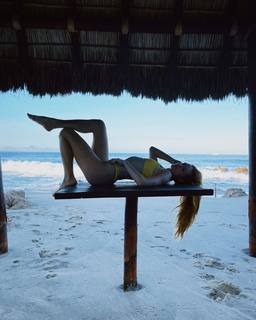 Marina Ruy Barbosa feet photo thumbnail