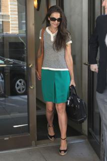 Katie Holmes feet photo thumbnail