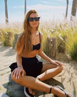 Marina Ruy Barbosa feet photo thumbnail